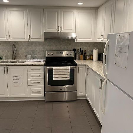 Yonge And Finch Subway !S Spacious And Modern Private Bd With Shared Bathroom Торонто Экстерьер фото