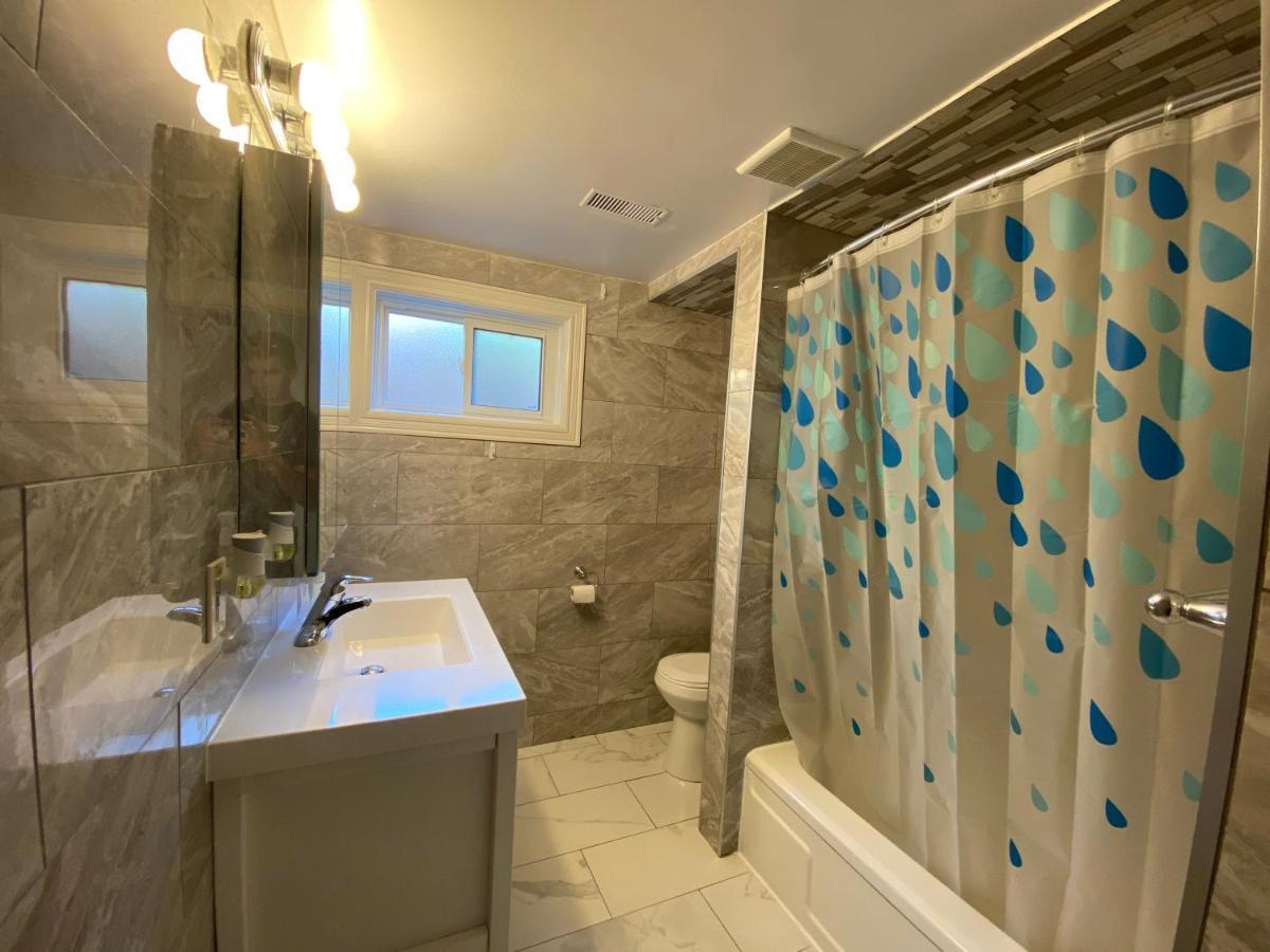 Yonge And Finch Subway !S Spacious And Modern Private Bd With Shared Bathroom Торонто Экстерьер фото